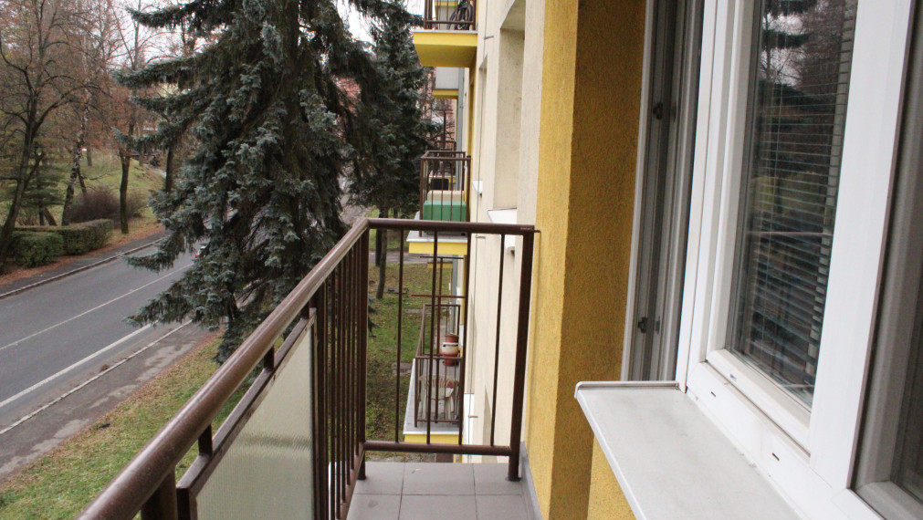 SPEKTRUM REALITY- Na Predaj 2-izbový byt, 56 m2 s balkónom, Handlová, ul. Prievidzská