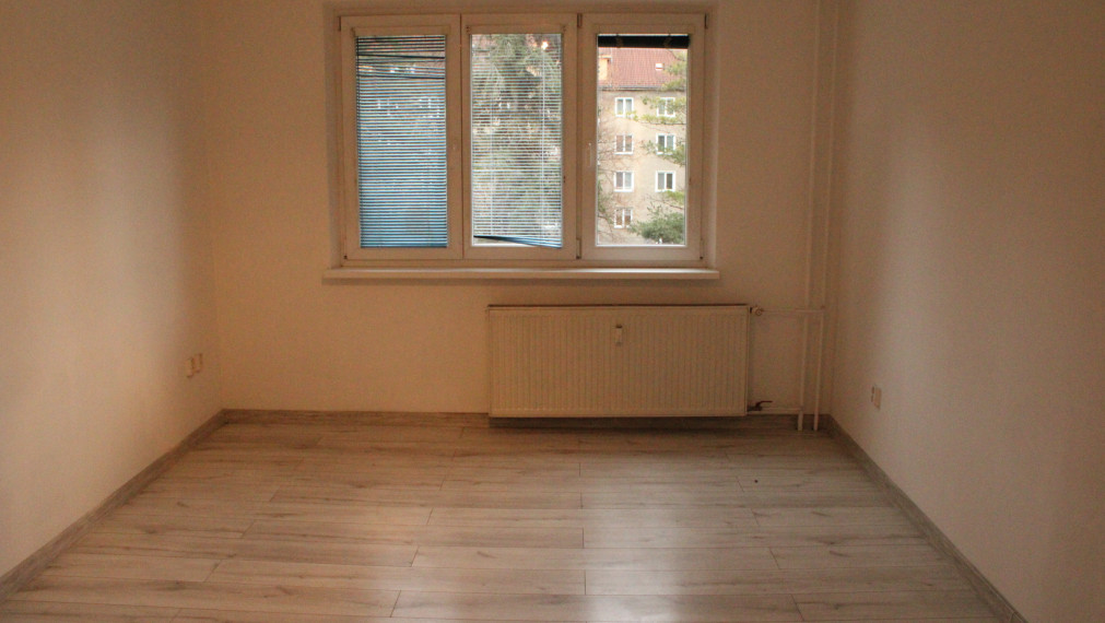 SPEKTRUM REALITY- Na Predaj 2-izbový byt, 56 m2 s balkónom, Handlová, ul. Prievidzská