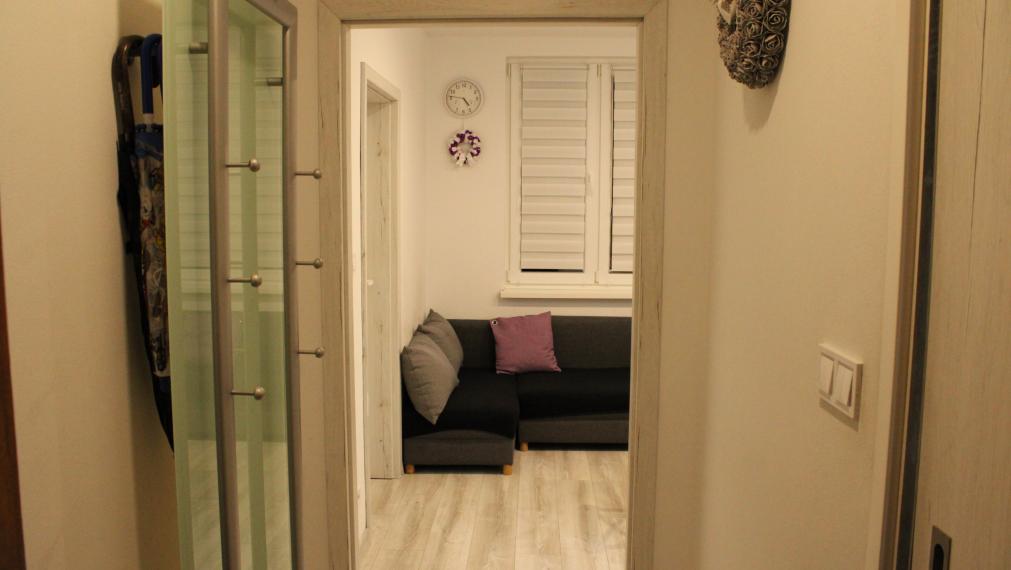 EXKLUZÍVNE- SPEKTRUM REALITY-  NA PRENÁJOM 1- izbový  byt 38.4 m2, Handlová, ul. Morovnianská cesta