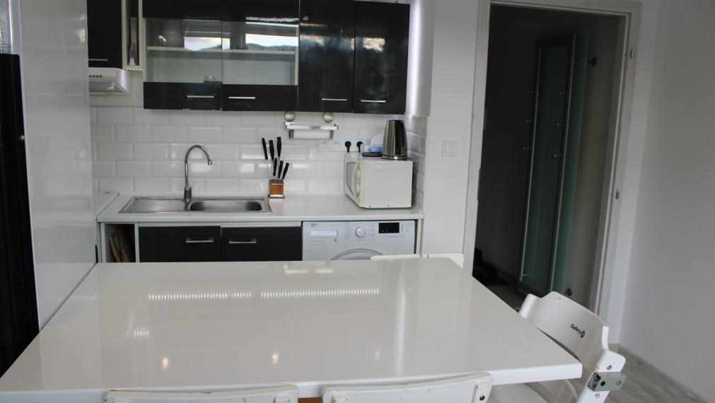 EXKLUZÍVNE- SPEKTRUM REALITY-  NA PRENÁJOM 1- izbový  byt 38.4 m2, Handlová, ul. Morovnianská cesta