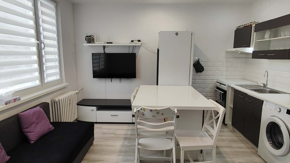 EXKLUZÍVNE- SPEKTRUM REALITY-  NA PRENÁJOM 1- izbový  byt 38.4 m2, Handlová, ul. Morovnianská cesta