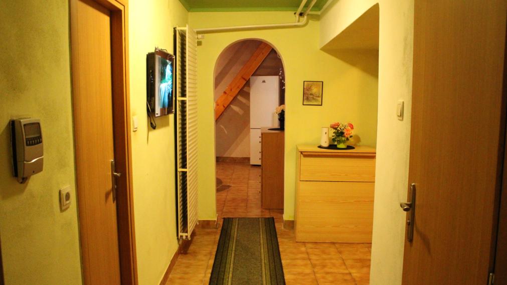 EXKLUZÍVNE-SPEKTRUM REALITY- Predaj  spoluvlastníckeho podielu- na rodinnom dome s pozemkom 666 m2, Lutila, okres Žiar nad Hronom