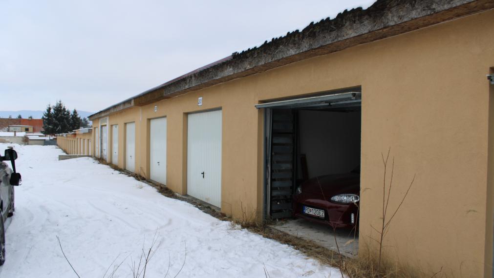 SPEKTRUM REALITY- Na Predaj moderná murovaná Garáž 24 m2, Handlová, okres Prievidza