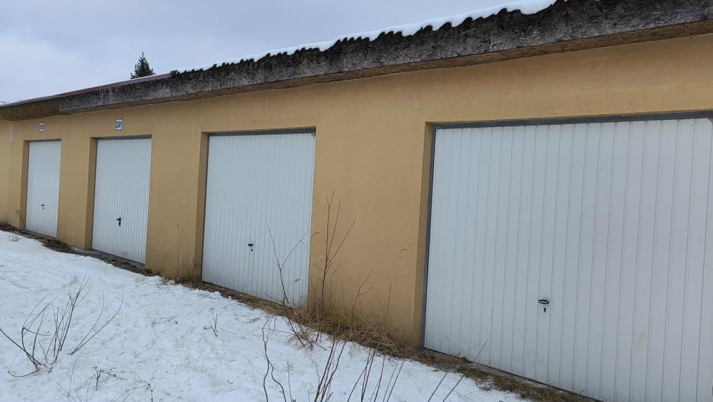 SPEKTRUM REALITY- Na Predaj moderná murovaná Garáž 24 m2, Handlová, okres Prievidza