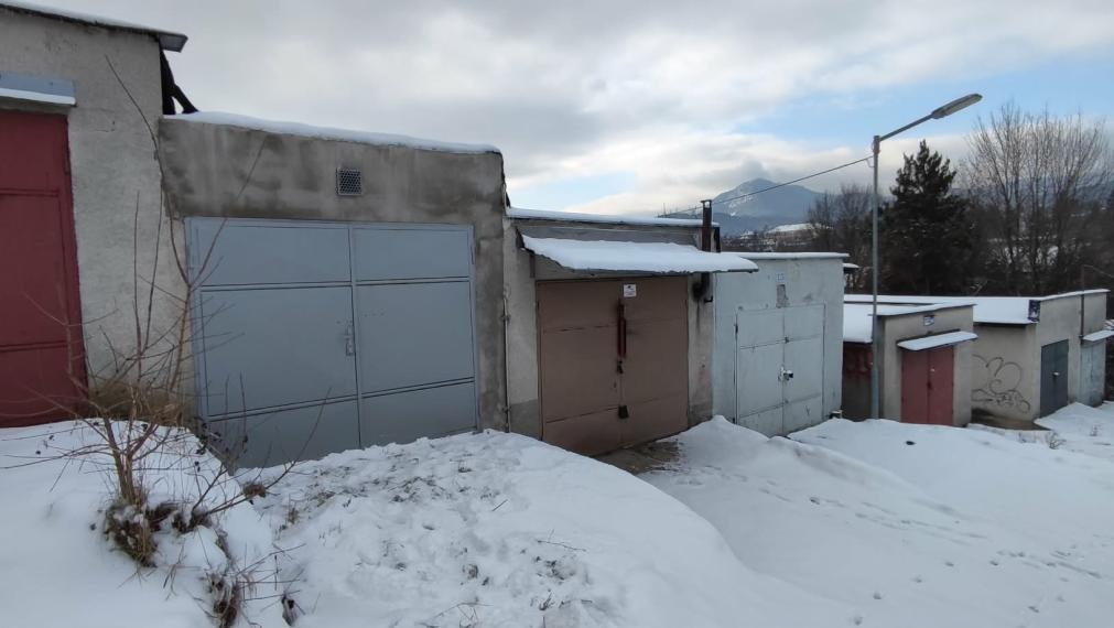 SPEKTRUM REALITY- Na Predaj murovaná Garáž 20 m2, Handlová, okres Prievidza