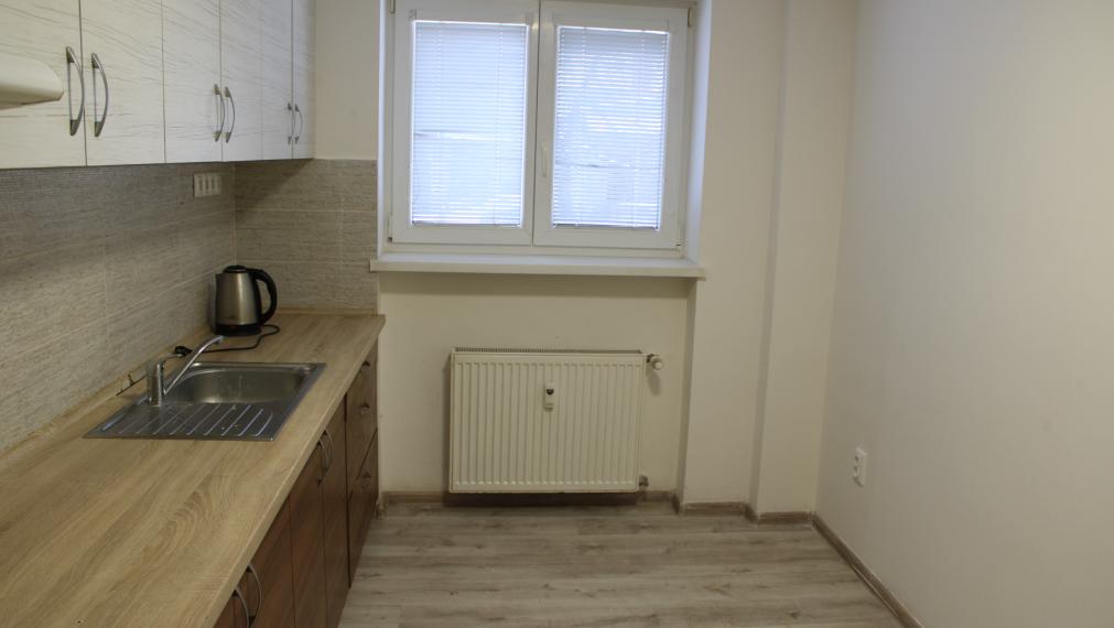 SPEKTRUM REALITY Vám ponúka na PREDAJ 2 -izbový byt 57 m2, Handlová ul. ČSA