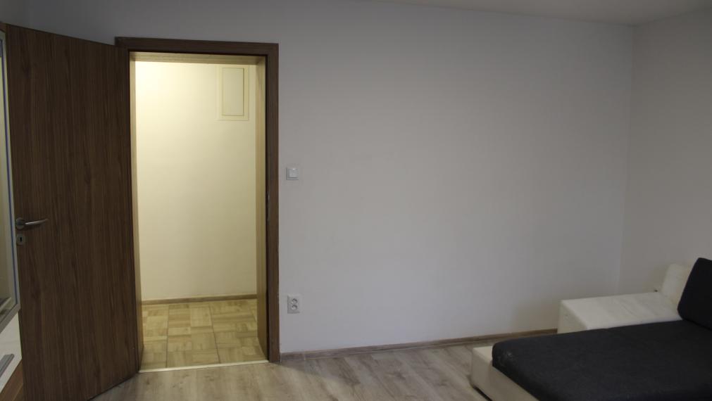 SPEKTRUM REALITY Vám ponúka na PREDAJ 2 -izbový byt 57 m2, Handlová ul. ČSA