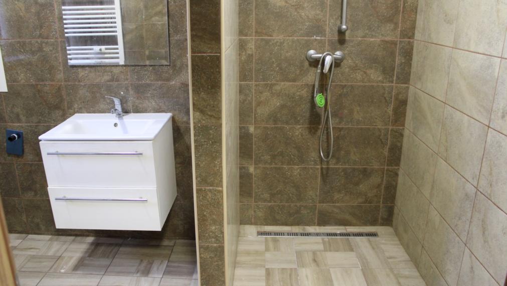 SPEKTRUM REALITY Vám ponúka na PREDAJ 2 -izbový byt 57 m2, Handlová ul. ČSA