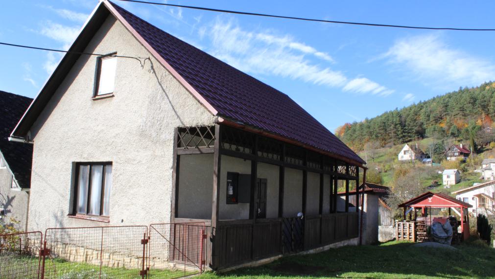 SPEKTRUM REALITY - Na Predaj  rodinný dom/ chalupa s pozemkom 819.38 m2 , Temeš, okres Prievidza