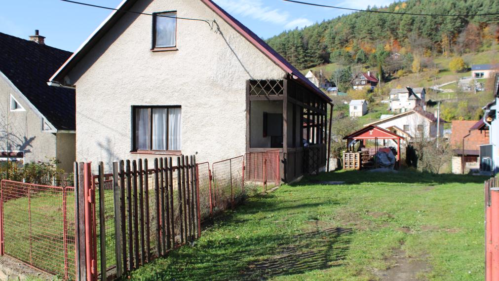 SPEKTRUM REALITY - Na Predaj  rodinný dom/ chalupa s pozemkom 819.38 m2 , Temeš, okres Prievidza