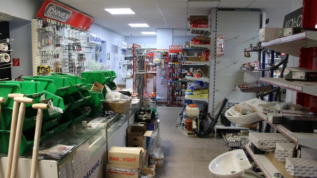 SPEKTRUM REALITY- Na predaj Rodinný dom/ objekt na podnikateľské účely s pozemkom 892 m2, Oslany, okres Prievidza