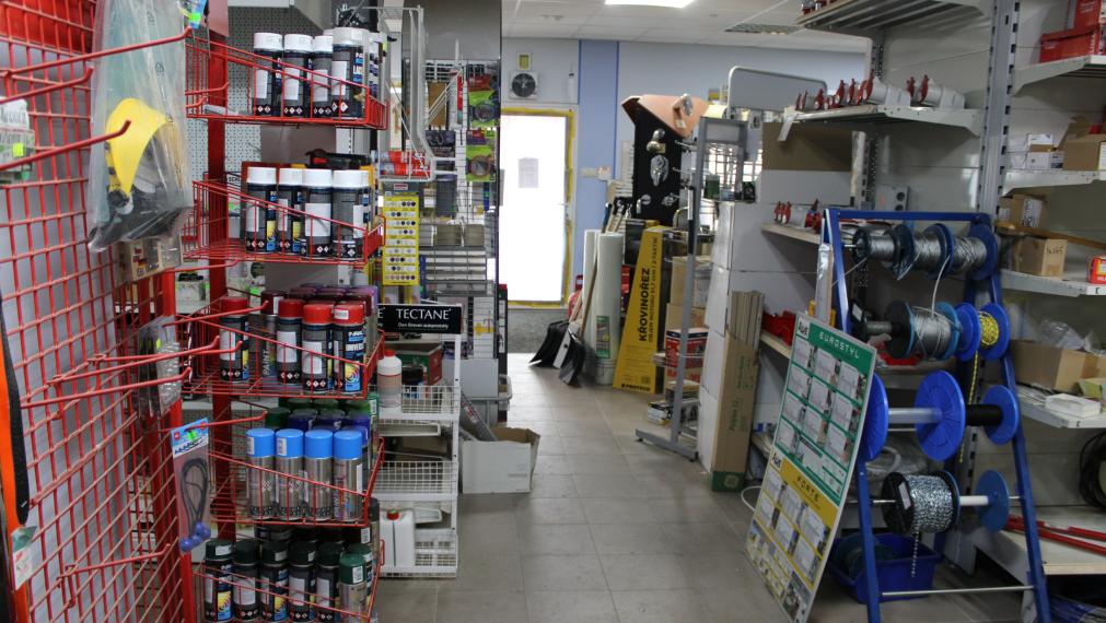 SPEKTRUM REALITY- Na predaj Rodinný dom/ objekt na podnikateľské účely s pozemkom 892 m2, Oslany, okres Prievidza