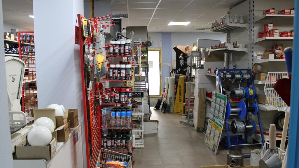 SPEKTRUM REALITY- Na predaj Rodinný dom/ objekt na podnikateľské účely s pozemkom 892 m2, Oslany, okres Prievidza