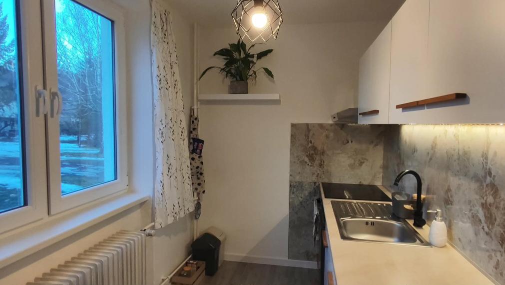 SPEKTRUM REALITY- Na Predaj komplet rekonštruovaný 1-izbový byt, 37,5 m2, Janova Lehota, okres Žiar nad Hronom