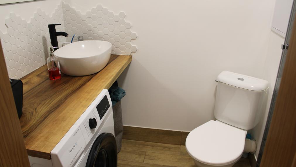 SPEKTRUM REALITY- Na Predaj komplet rekonštruovaný 1-izbový byt, 37,5 m2, Janova Lehota, okres Žiar nad Hronom