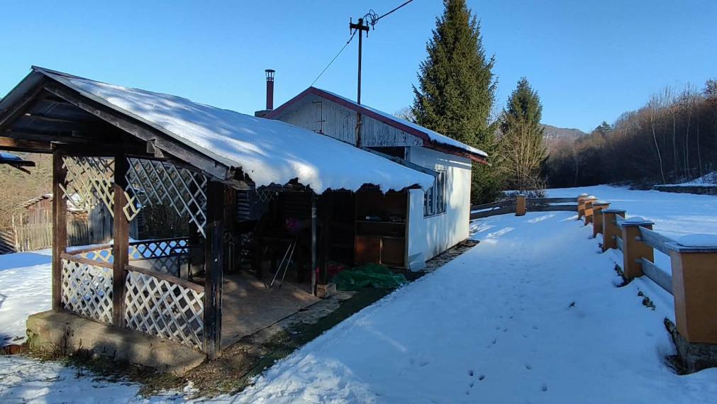 SPEKTRUM REALITY- Na Predaj Rekreačná chata v obci Vyhne, okres Žiar nad Hronom