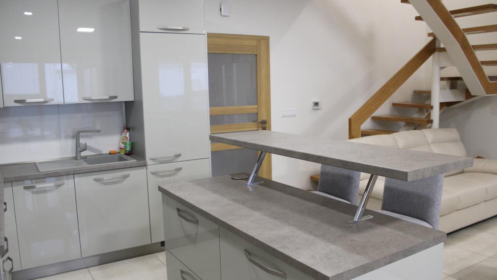 SPEKTRUM REALITY - Na PREDAJ Novostavbu- 4-izbový rodinný dom s garážou, okres Prievidza, ul. R. Jašíka