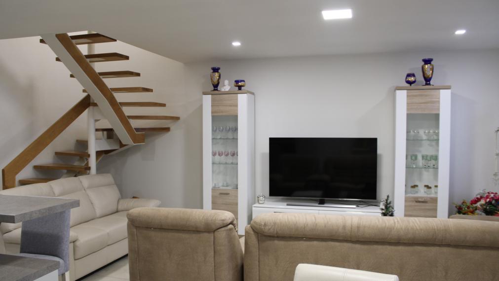 SPEKTRUM REALITY - Na PREDAJ Novostavbu- 4-izbový rodinný dom s garážou, okres Prievidza, ul. R. Jašíka