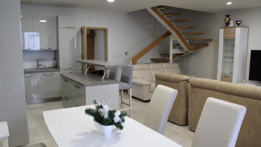 SPEKTRUM REALITY - Na PREDAJ Novostavbu- 4-izbový rodinný dom s garážou, okres Prievidza, ul. R. Jašíka