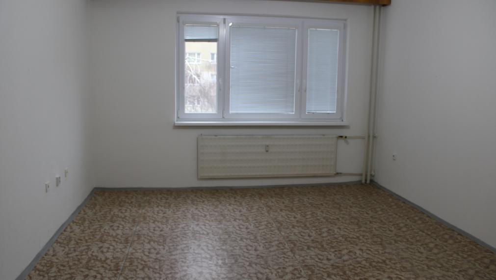 SPEKTRUM REALITY- Na Predaj 3-izbový byt, 70 m2 s loggiou, okres Prievidza, sídlisko Zapotôčky