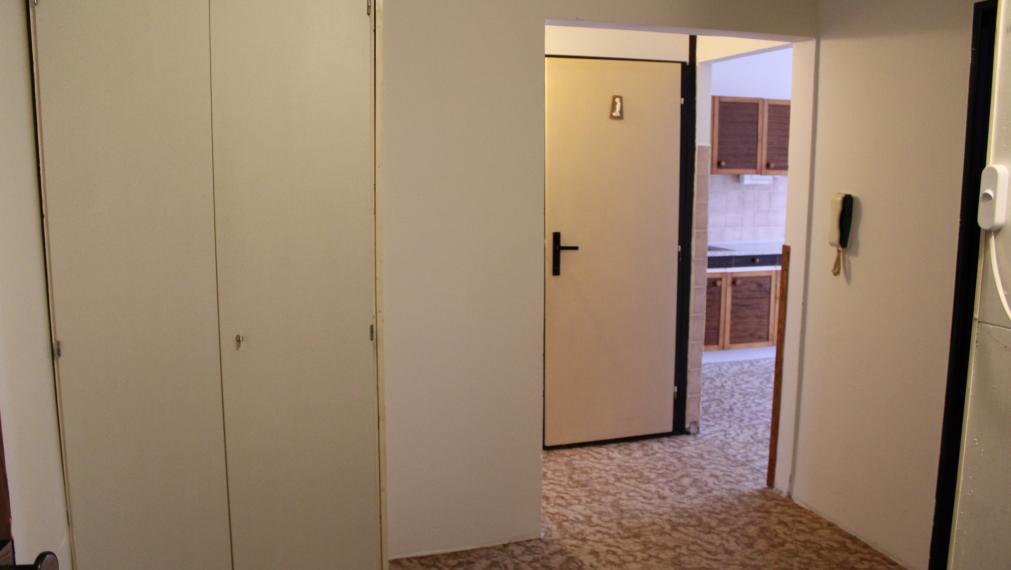 SPEKTRUM REALITY- Na Predaj 3-izbový byt, 70 m2 s loggiou, okres Prievidza, sídlisko Zapotôčky