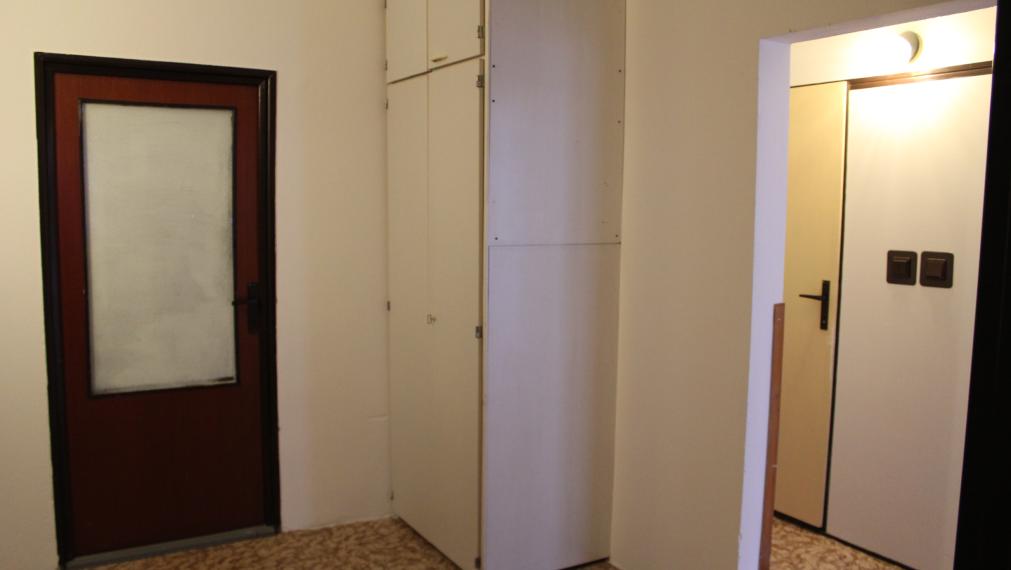 SPEKTRUM REALITY- Na Predaj 3-izbový byt, 70 m2 s loggiou, okres Prievidza, sídlisko Zapotôčky