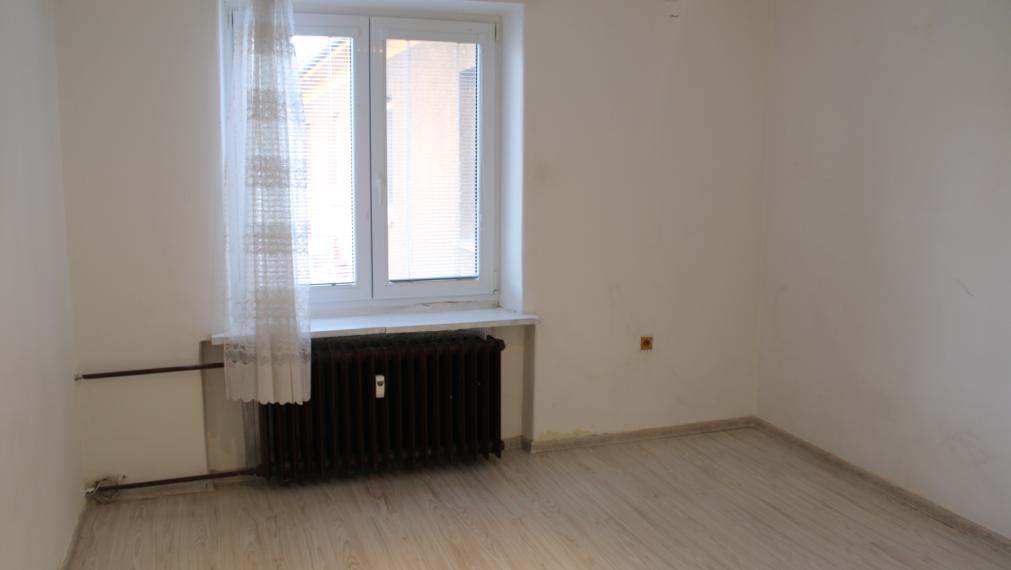 SPEKTRUM REALITY Vám ponúka na PREDAJ 2 -izbový byt 64 m2, Handlová ul. 29. Augusta