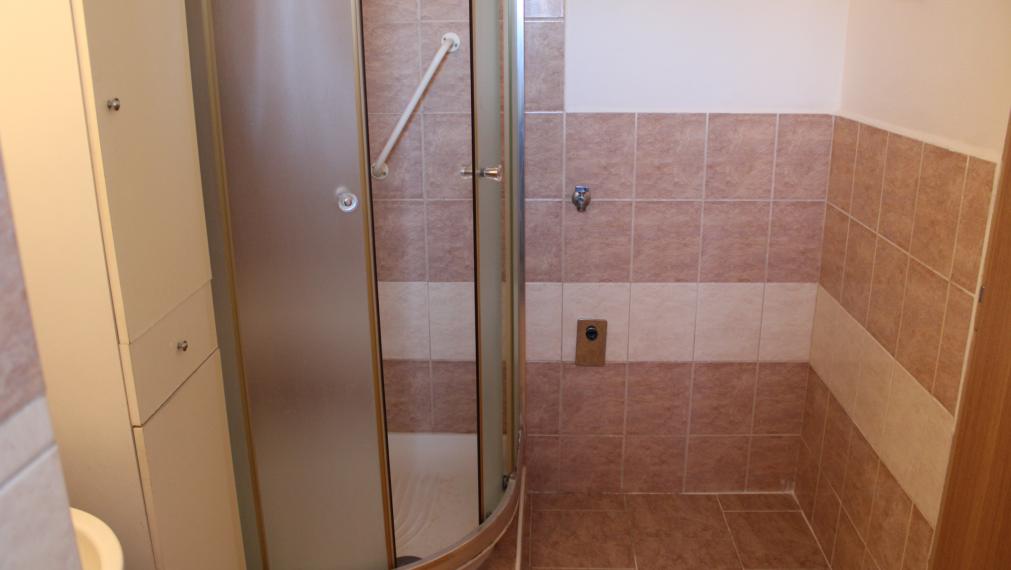 SPEKTRUM REALITY Vám ponúka na PREDAJ 2 -izbový byt 64 m2, Handlová ul. 29. Augusta