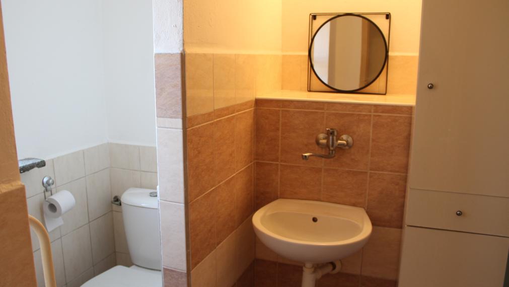 SPEKTRUM REALITY Vám ponúka na PREDAJ 2 -izbový byt 64 m2, Handlová ul. 29. Augusta