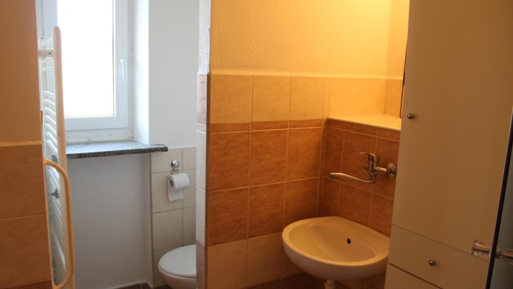 SPEKTRUM REALITY Vám ponúka na PREDAJ 2 -izbový byt 64 m2, Handlová ul. 29. Augusta