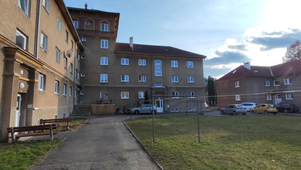 SPEKTRUM REALITY Vám ponúka na PREDAJ 2 -izbový byt 64 m2, Handlová ul. 29. Augusta