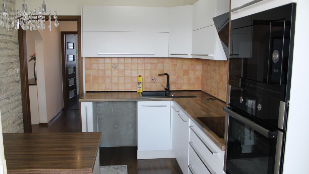 SPEKTRUM REALITY- Na PREDAJ  kompletne prerobený 3-izbový byt, 71 m2, Banská Štiavnica