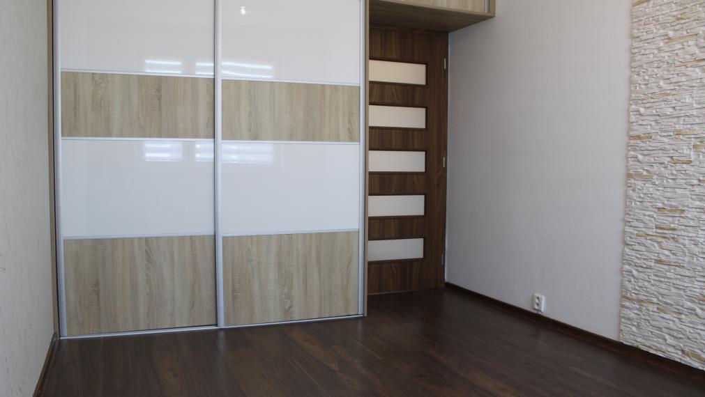 SPEKTRUM REALITY- Na PREDAJ  kompletne prerobený 3-izbový byt, 71 m2, Banská Štiavnica