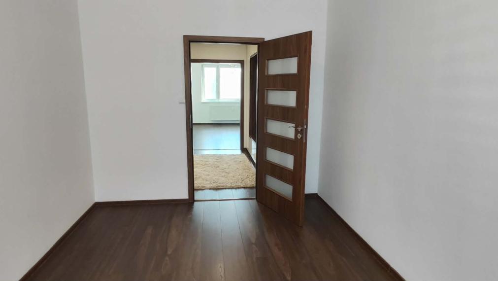 SPEKTRUM REALITY- Na PREDAJ  kompletne prerobený 3-izbový byt, 71 m2, Banská Štiavnica