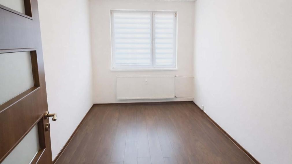 SPEKTRUM REALITY- Na PREDAJ  kompletne prerobený 3-izbový byt, 71 m2, Banská Štiavnica