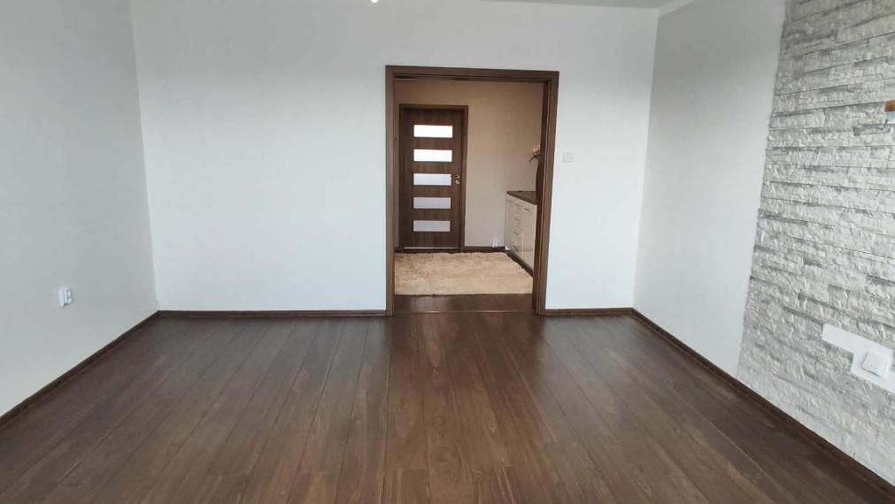 SPEKTRUM REALITY- Na PREDAJ  kompletne prerobený 3-izbový byt, 71 m2, Banská Štiavnica