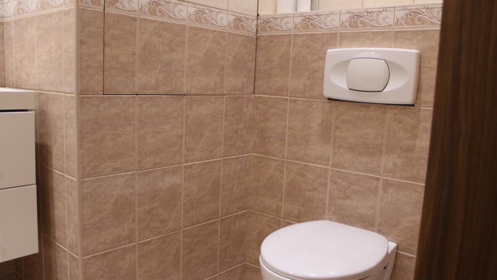 SPEKTRUM REALITY- Na PREDAJ  kompletne prerobený 3-izbový byt, 71 m2, Banská Štiavnica