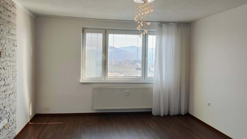 SPEKTRUM REALITY- Na PREDAJ  kompletne prerobený 3-izbový byt, 71 m2, Banská Štiavnica