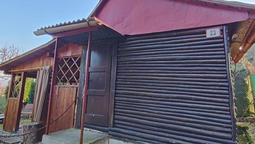 EXKLUZÍVNE- SPEKTRUM REALITY- Na Predaj záhradná chatka s pozemkom 385 m2,, záhradkárska osada SNP " Handlová