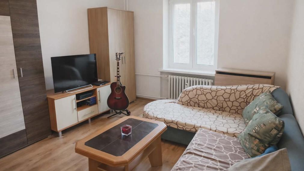 SPEKTRUM REALITY- Na PRENÁJOM  zariadený 1- izbový byt, 29 m2, Handlová, 29.Augusta