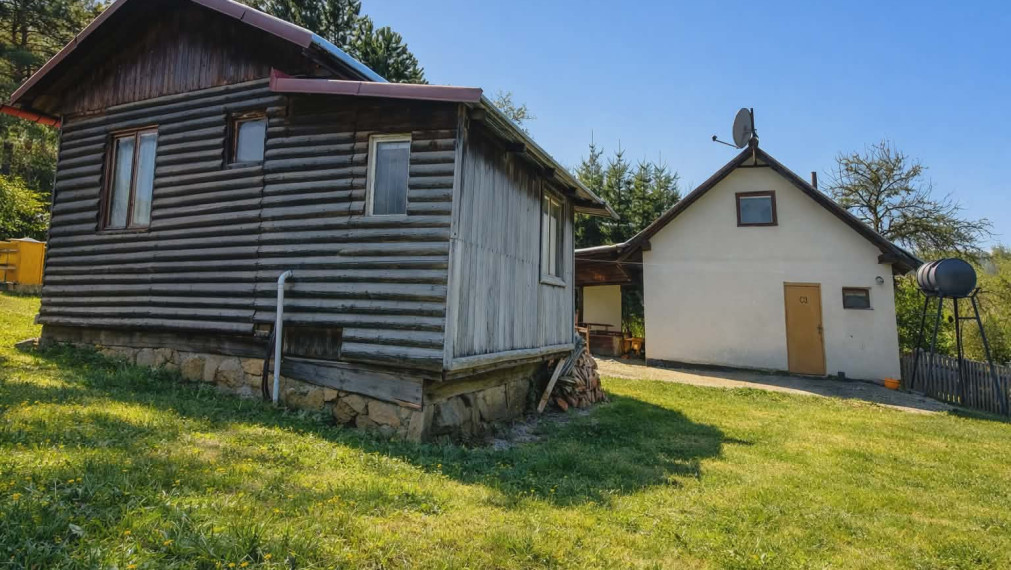 SPEKTRUM REALITY- Na Predaj Rekreačná chata v obci Vyhne, okres Žiar nad Hronom