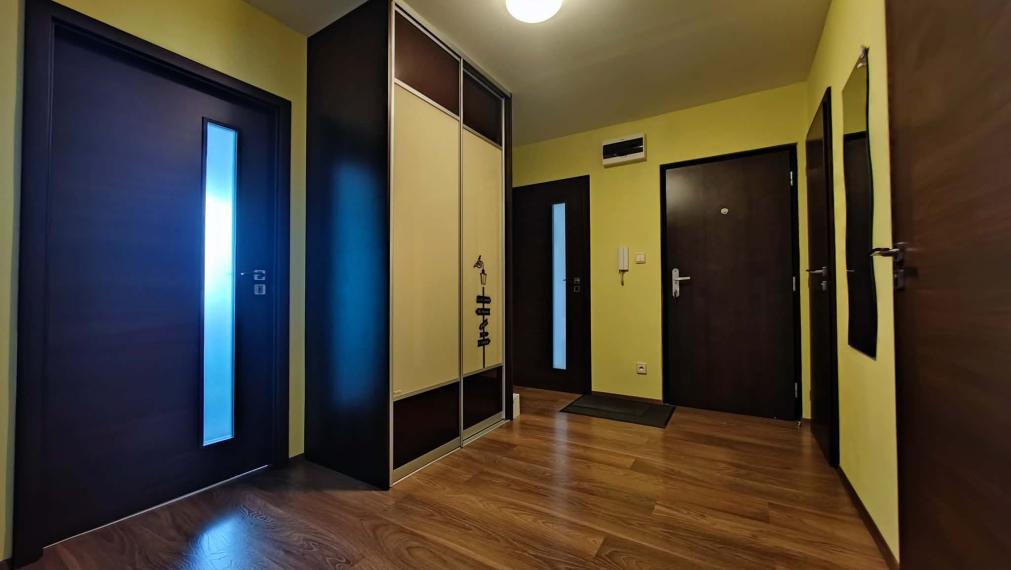 SPEKTRUM REALITY- Na PREDAJ kompletne prerobený 3.5-izbový byt, 82 m2, Prievidza