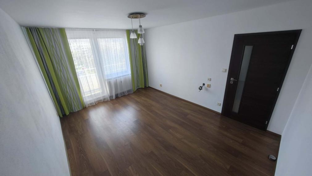 SPEKTRUM REALITY- Na PREDAJ kompletne prerobený 3.5-izbový byt, 82 m2, Prievidza