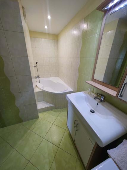 SPEKTRUM REALITY- Na PREDAJ kompletne prerobený 3.5-izbový byt, 82 m2, Prievidza