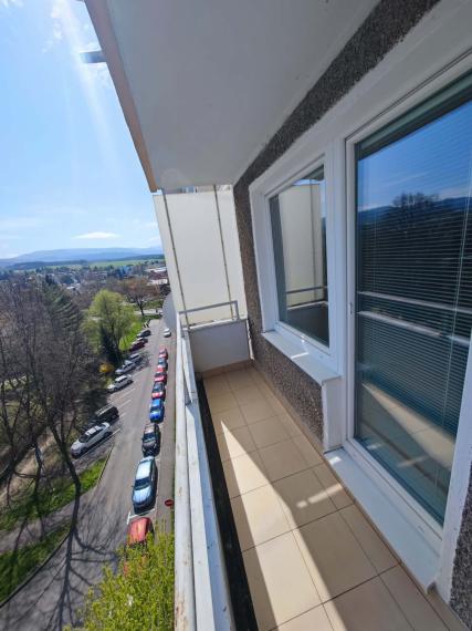 SPEKTRUM REALITY- Na PREDAJ kompletne prerobený 3.5-izbový byt, 82 m2, Prievidza