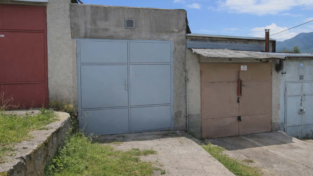 SPEKTRUM REALITY- Na Predaj murovaná Garáž 20 m2, Handlová, okres Prievidza