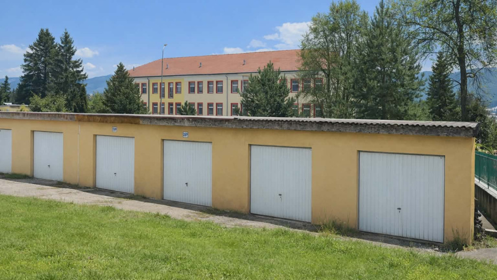 EXKLUZÍVNE-SPEKTRUM REALITY- Na Predaj moderná murovaná Garáž 24 m2, Handlová, okres Prievidza