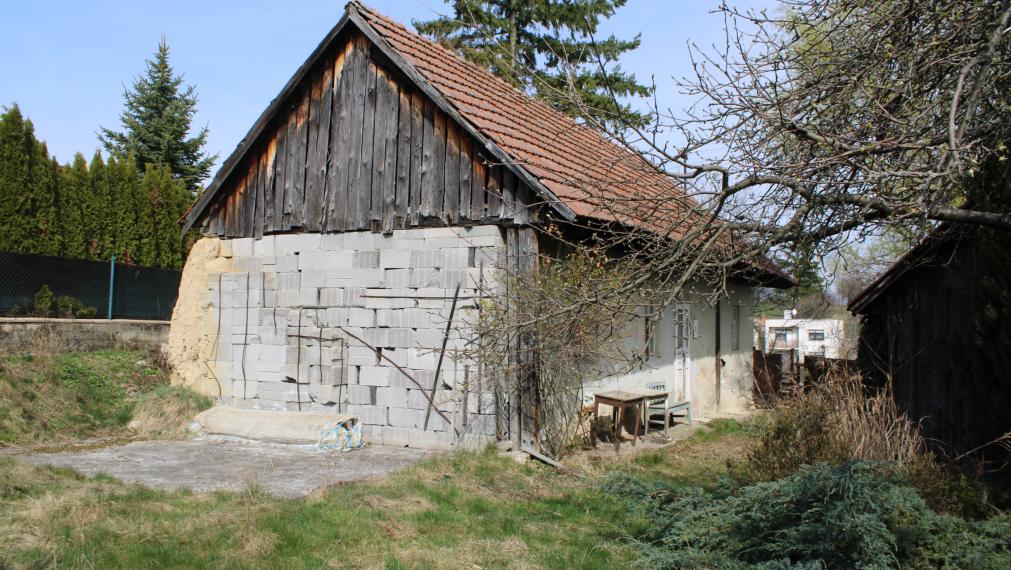 SPEKTRUM REALITY - Na Predaj  starší rodinný dom/ chalupa s pozemkom  506 m2 , Poruba, okres Prievidza