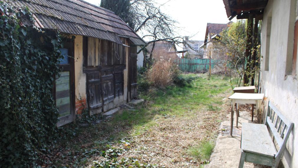 SPEKTRUM REALITY - Na Predaj  starší rodinný dom/ chalupa s pozemkom  506 m2 , Poruba, okres Prievidza