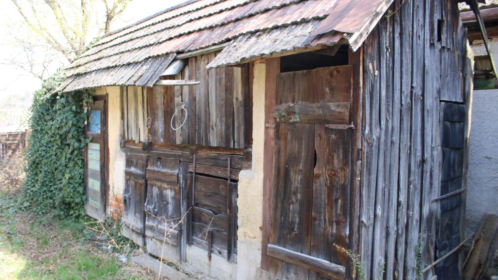 SPEKTRUM REALITY - Na Predaj  starší rodinný dom/ chalupa s pozemkom  506 m2 , Poruba, okres Prievidza